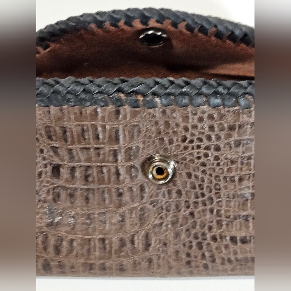 Vintage Leather Trifold Wallet - Picture 9 of 9
